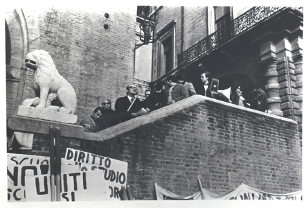 Comizio di Vito Nicoletti in piazza Cavour