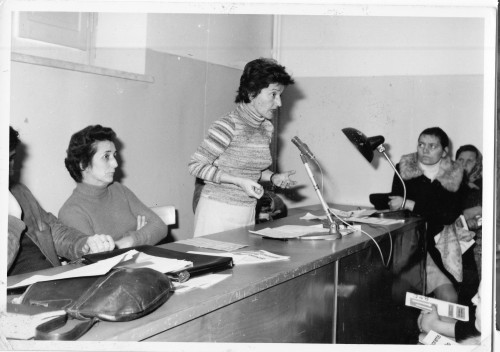1971, Misano. Incontro di donne sulla legge per la maternità. Da sinistra, Giovanna Zoboli e Clara Signori