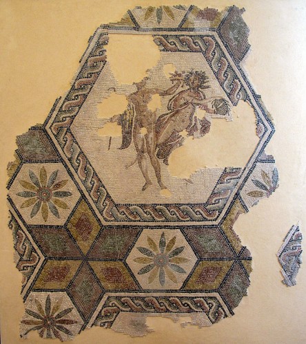 Rimini,_mosaico_tardoimperiale_con_due_figure