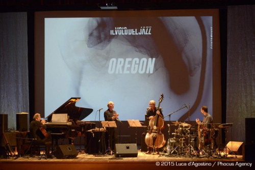 Nel 2015 alcune foto di Grossi sono state scelte come sfondo per la prestigiosa rassegna internazionale  "Il volo del jazz' di Sacile. Qui ullo sfondo è proiettata una opera che appartiene alla serie 'Naos view'  intitolata 'Naos view #1' come omaggio ad una stella supergigante blu appunto chiamata Naos