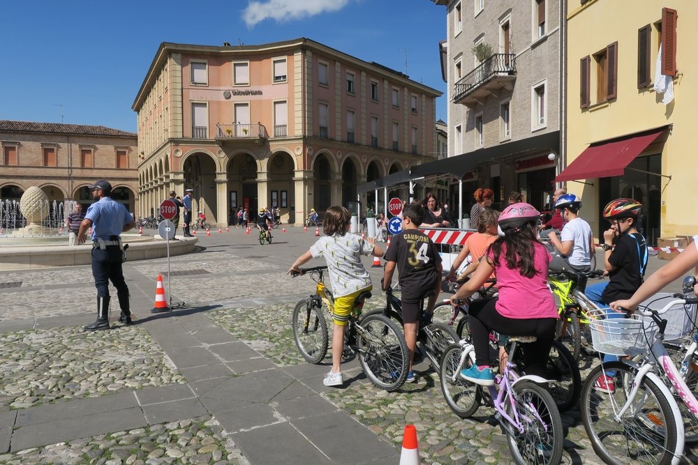 Altre foto educazione stradale bici%09(8)