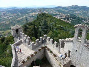 19-dentro-le-fortificazioni-della-seconda-torre-di-san-marino