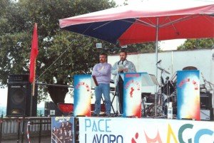 Anni '80. Coriano. Festa del 1. Maggio. Sul palco da sinistra, Piero Nicoletti, Ermes Venturini