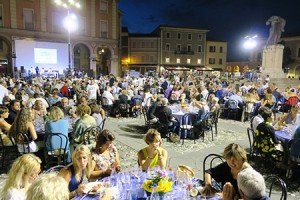 La piazza di Santarcangelo c'è