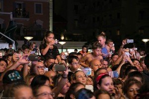 bimbi tra il pubblico