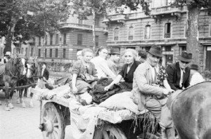 Sfollati abbandonano Milano nell'ottobre 1942