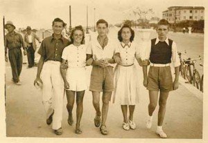 1938 ca. Rimini. Da sx ..., Ornella Casadei, Sergio Zavoli, Franca Grossi, ...