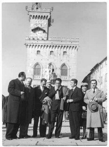 1958, 9 nov. San Marino. Premio San Marino. Da sx Luigi Pasquini, Carlo Alberto Cappelli, Nevio Matteini, Federico Fellini, Sergio Zavoli, Luisa Reffi Matteini, Gino Zannini 2