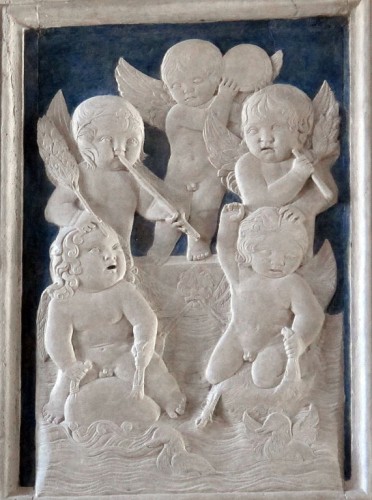 Bassorilievo di Agostino di Duccio nella Cappella dei giochi infantili del Tempio MalatestIano