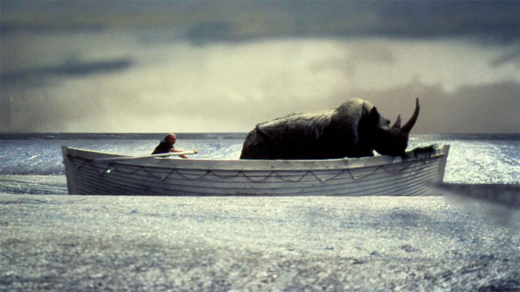 Il rinoceronte in "La nave va" di Federico Fellini